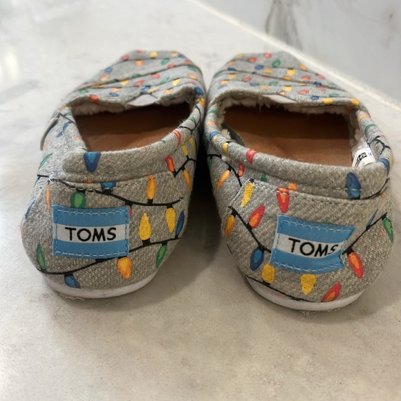 Tom’s glacier grey glow-in-the-dark holiday light shoes, size 5, slip on - Picture 3 of 4